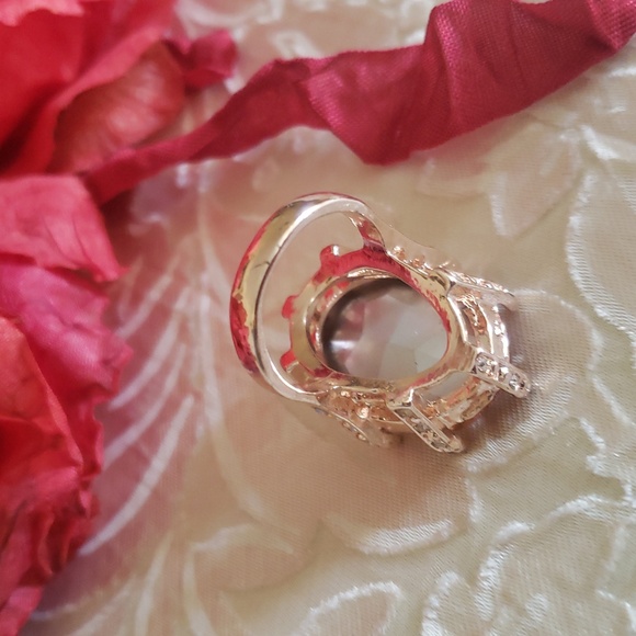 🌷NWOT, Fashion Ring - Picture 4 of 7